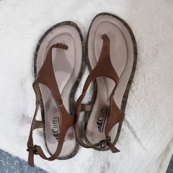 White Mountain CLIFFS Flat Sandals T Strap Virgo Womens Shoe Size 6NEW