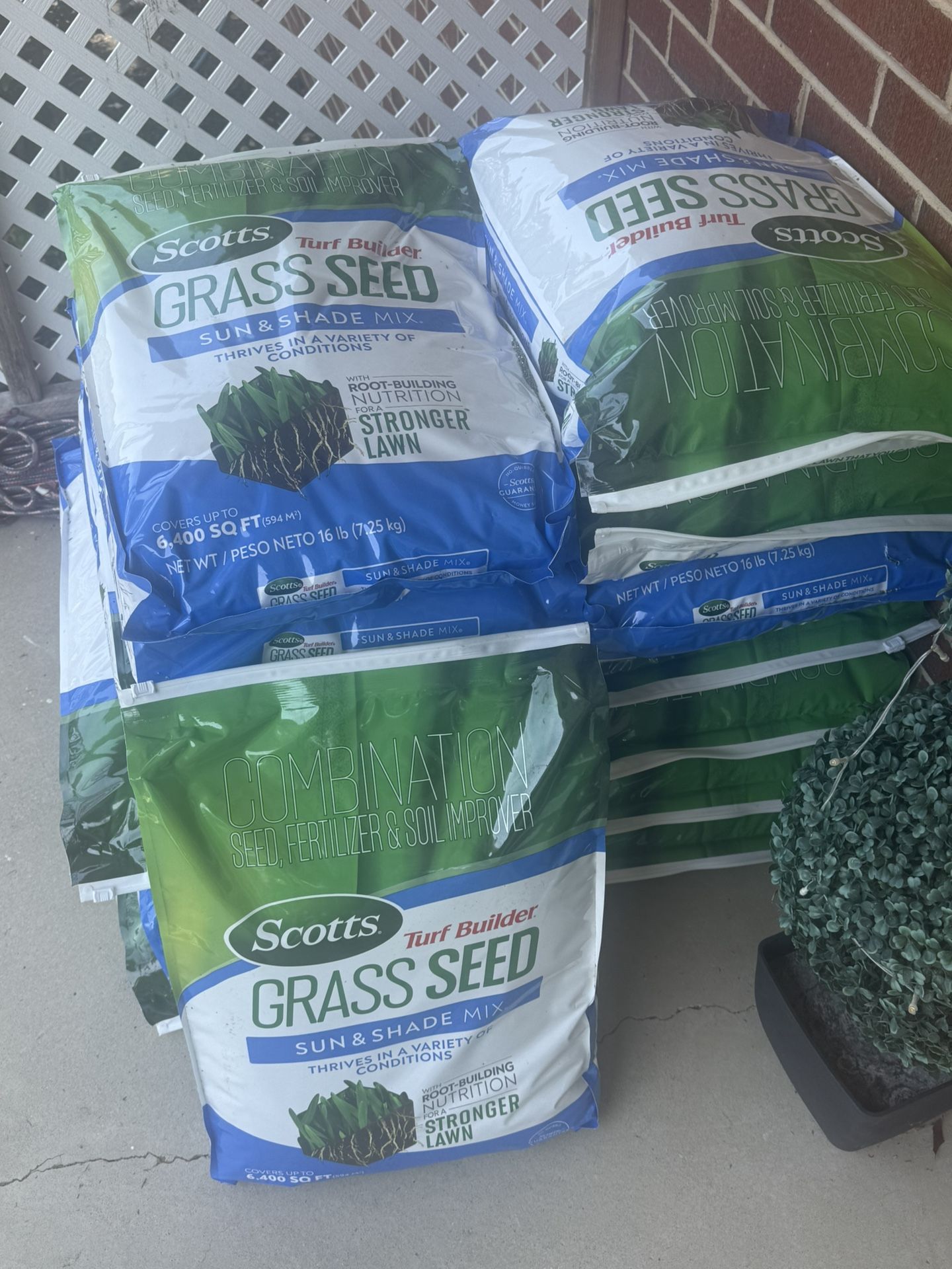 Scott’s Sun and Shade Grass Seed