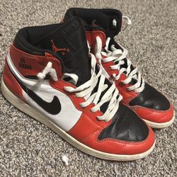 Jordan 1 Chicago reds men’s size 7.5