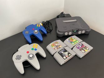 Nintendo 64 w/ 4 games and 2 controllers