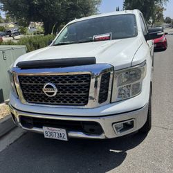 2017 Nissan Titan SV