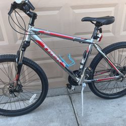 26"x2.0. TREK 3500 MENS MOUNTAIN BIKE. (M).18". LIKE NEW WITH FRESHLY TUNE UP 👌🏼