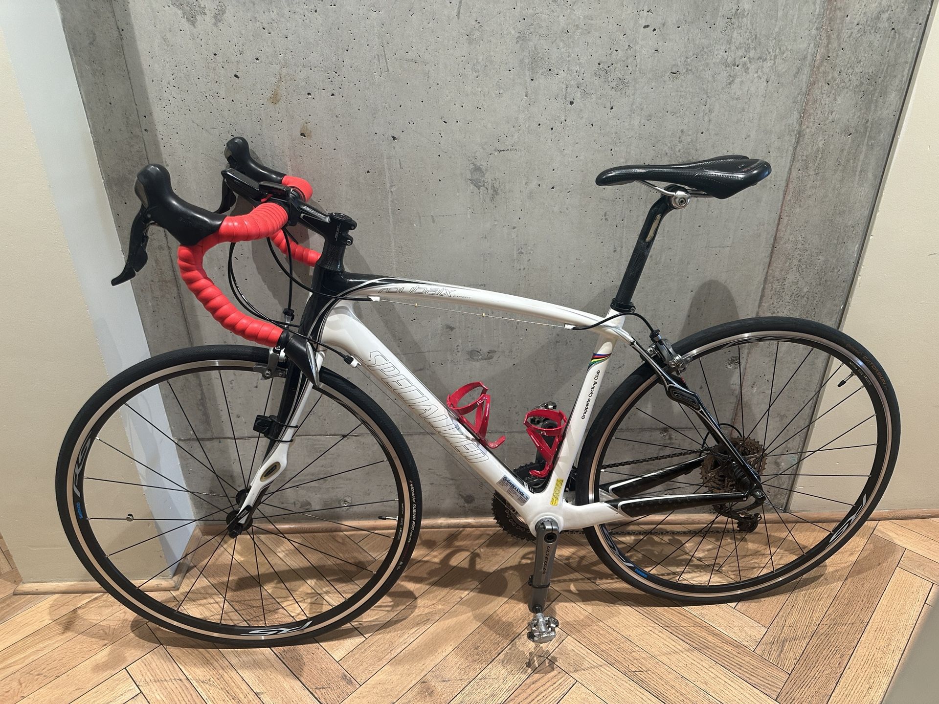 BUNDLE - 2010 Specialized Roubaix Expert Compact (size 52) With Wahoo Elemnt Bolt and 2 sensors