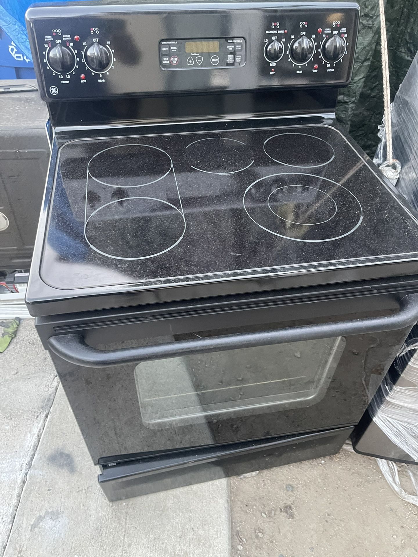 Ge Electric Stove 30” Black 220v