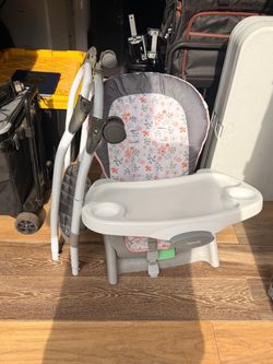 Baby feeding chair