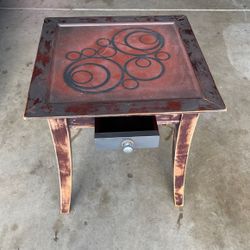 End Table 18x18 X18 In With Drawer. Pre-owned In Great Condition.