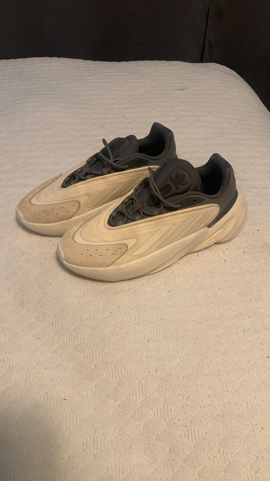 Adidas’s Ozelia Size 5