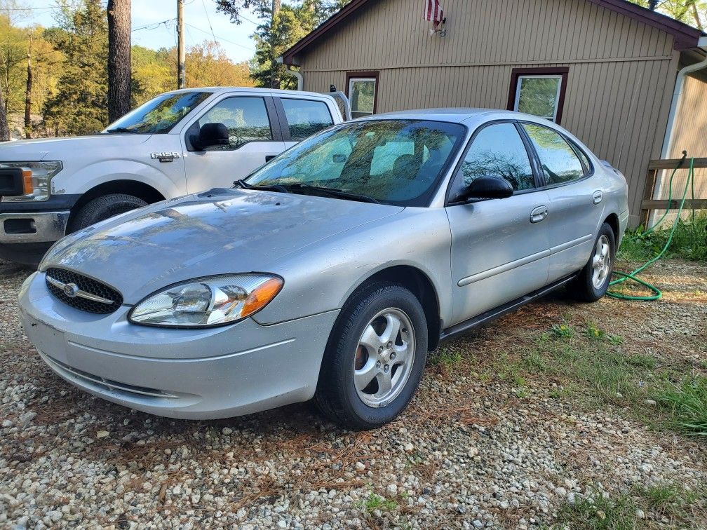 2003 Ford Taurus