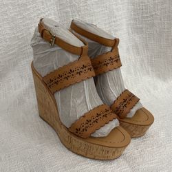 Coach Gena Wedge Size 7 Tan New