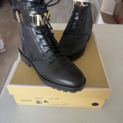 Woman Micheal Kors Boots