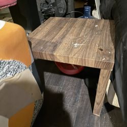 2 Side Tables 