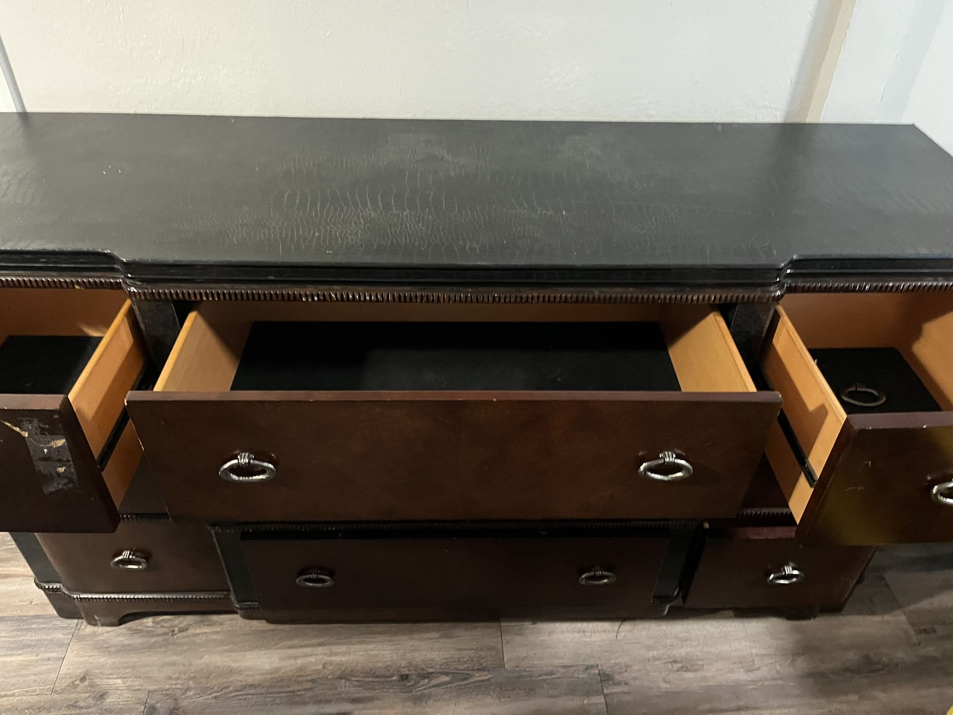 Dresser/night Stand/queen Bed