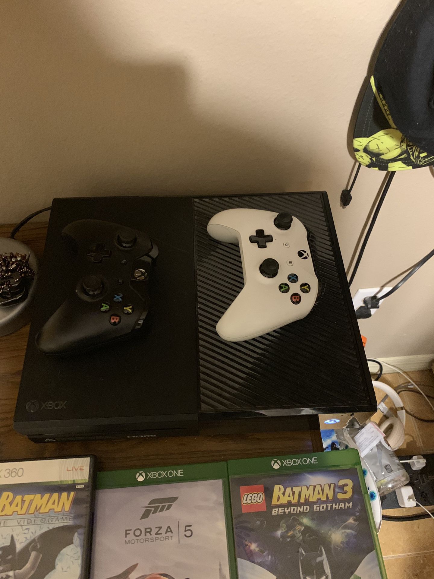Xbox one with two controllers and 7 games