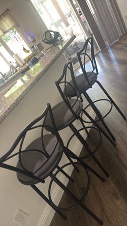 3 bar stools