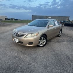 2011 TOYOTA CAMRY LE
