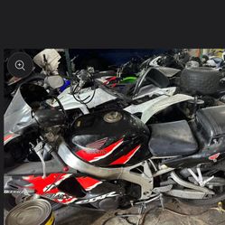 1997 Honda Cbr 900rr pretty original bike engine perfect