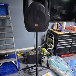 2 Rockville Speakers