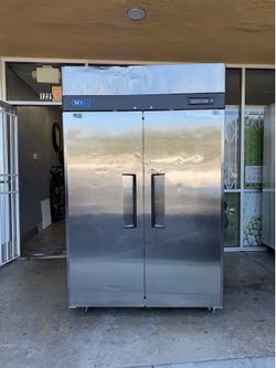 Commercial refrigerator LED