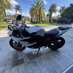 2016 Triumph Daytona 675 – Clean