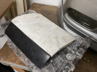 AE86 Corolla DRIVER SIDE (left) Pop Up Headlight Cover & Eyelid 1985 Zenki