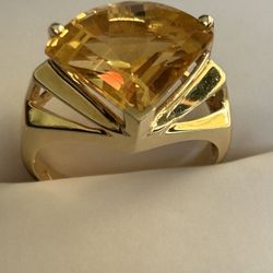 14k Solid Gold Ring W/ Citrine Genuine Stone.