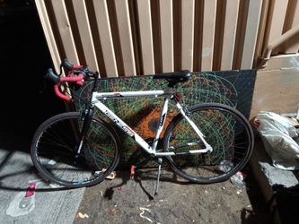 Genesis Saber Road Bike
