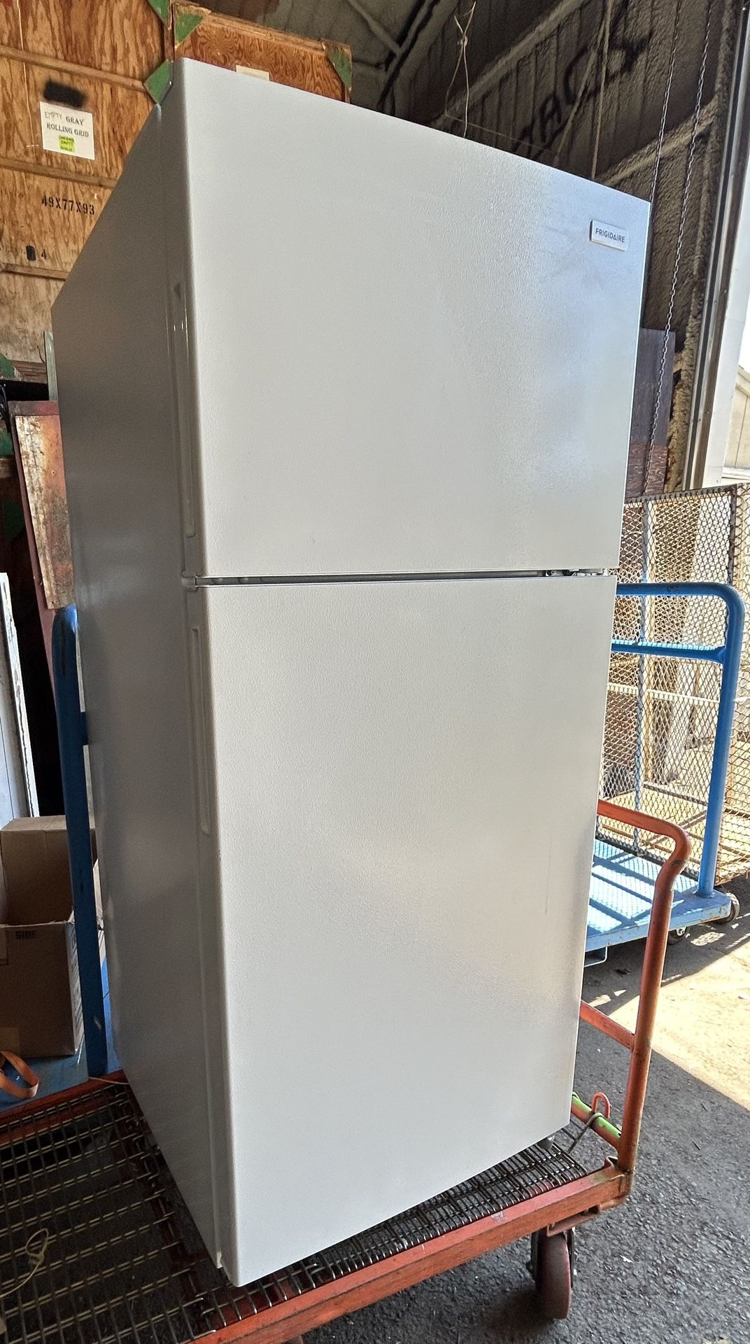 Frigidaire Refrigerator With Top Freezer