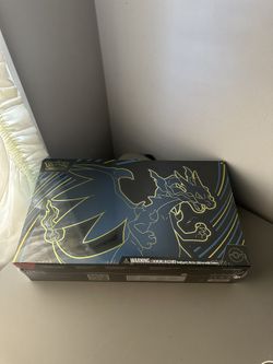 Pokémon Mega Evolution Charizard X Ultra premium collection