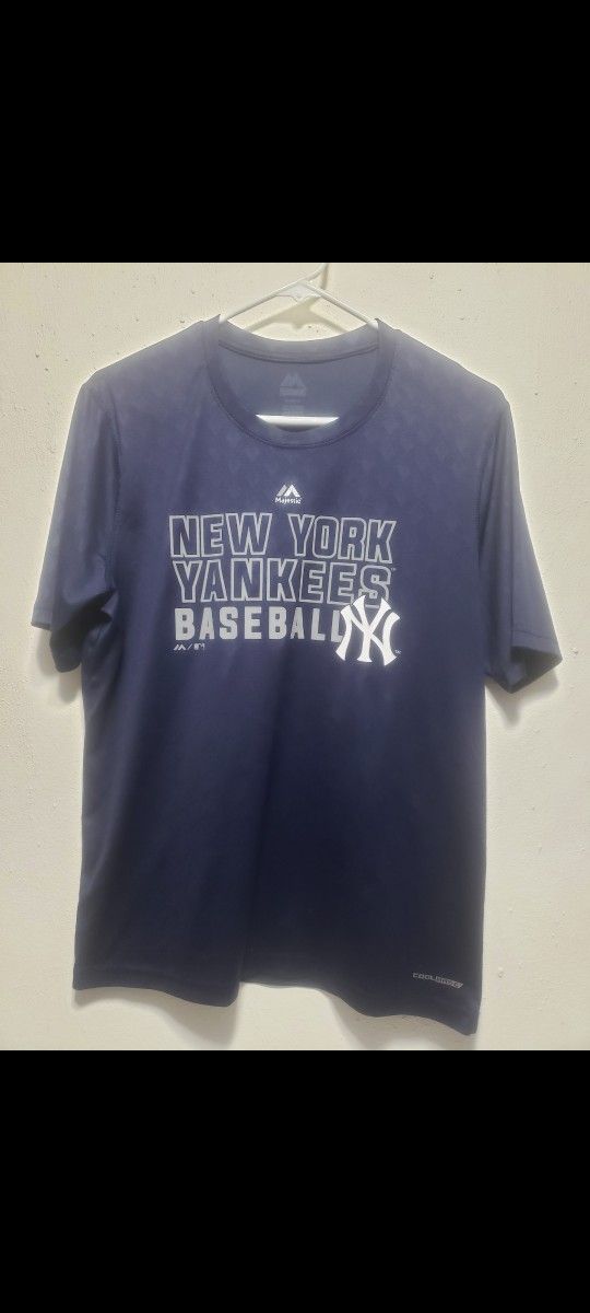 New York Yankees MLB  Majestic Men's XL Short Sleeve Shirt