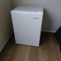Black &Decker Small Refrigerator 