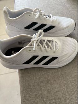 Tennis shoes