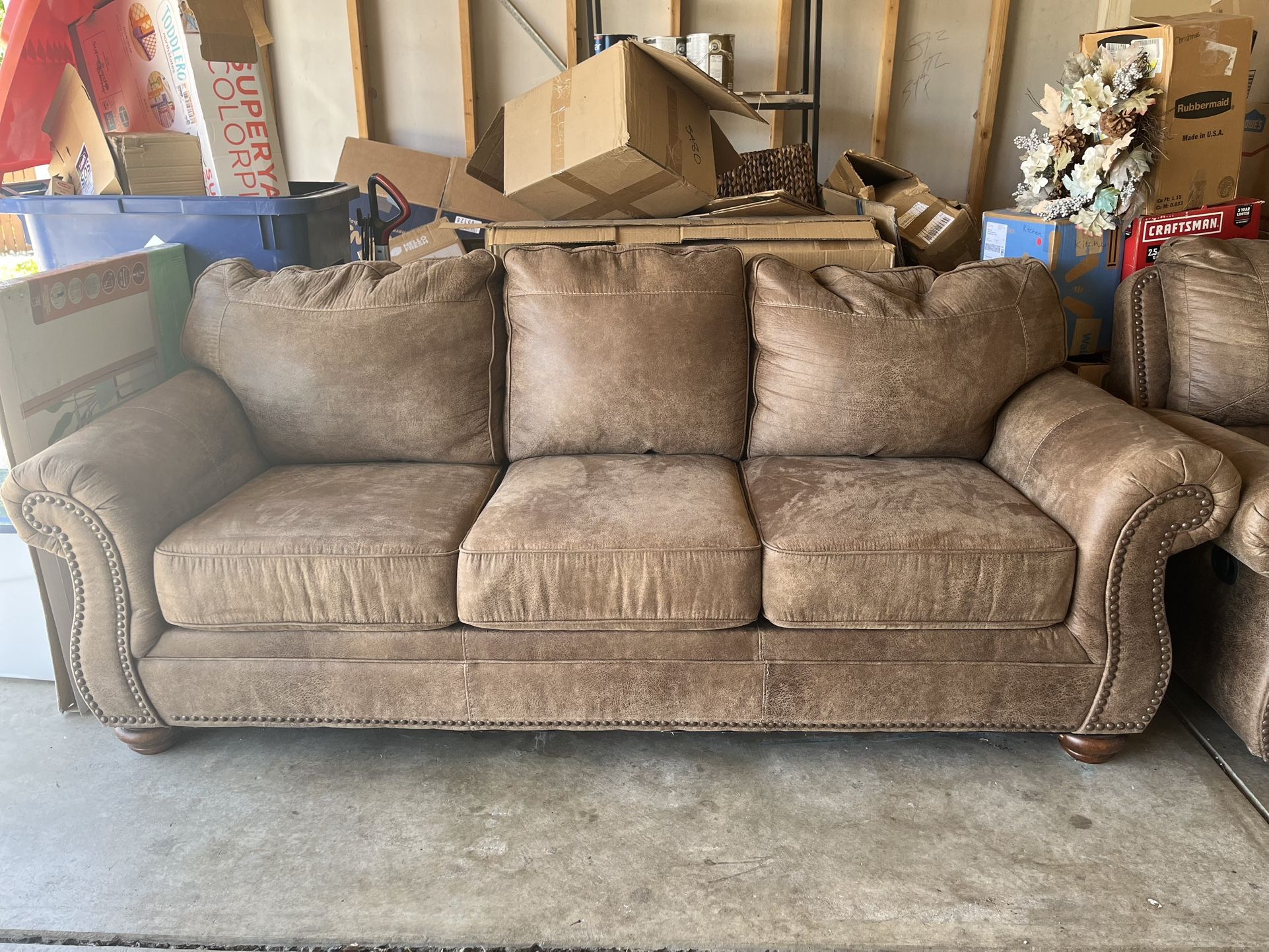 Larkinhurst 3-seat Sofa And Manual Recliner