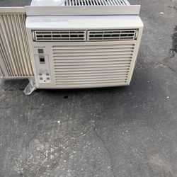 Very Good Condition Frigidaire Air Conditioner 