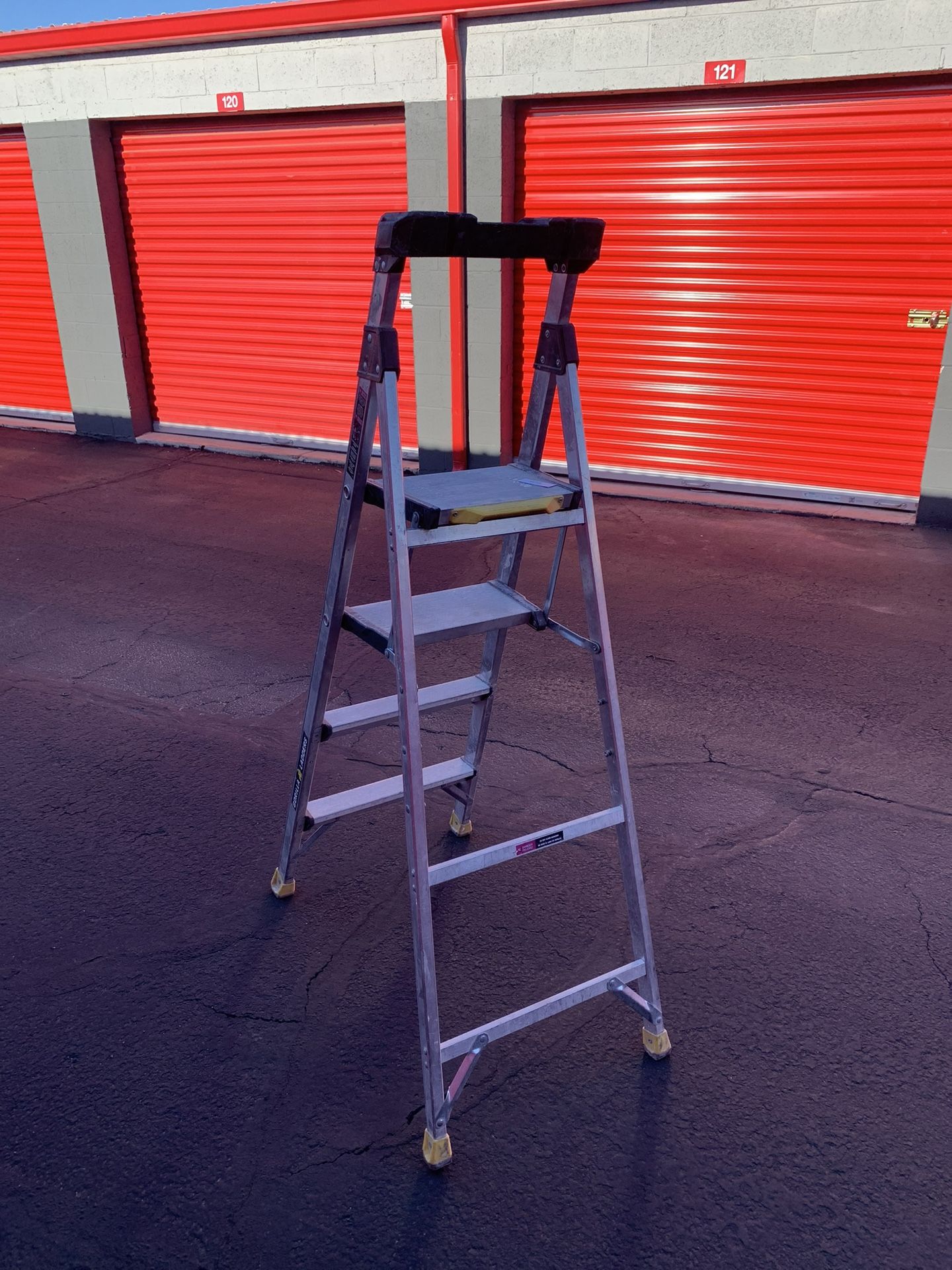 Gorilla Ladder 6’ Platform Ladder