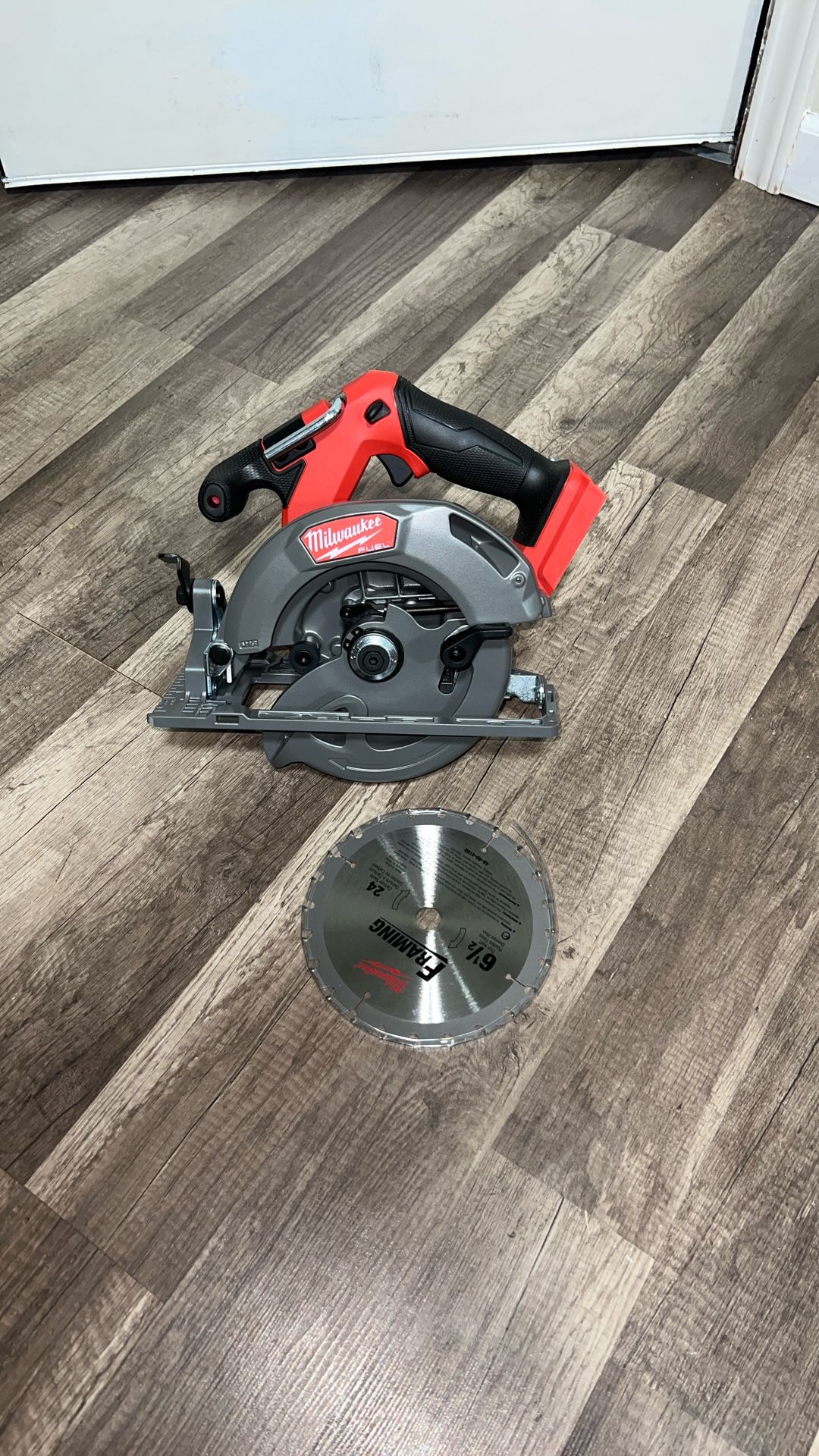 MILWAUKEE 18V FUEL BRUSHLESS 6-1/2” CIRCULAR SAW