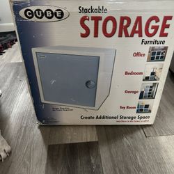 Storage cube stackable
