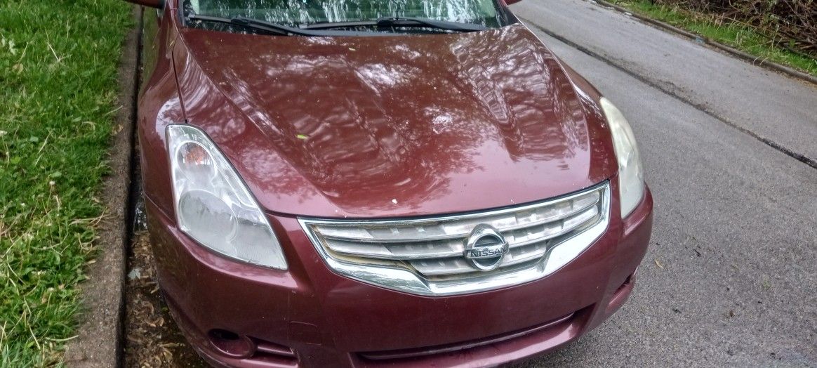 Nice Running 2012 Nissan Altima 150k