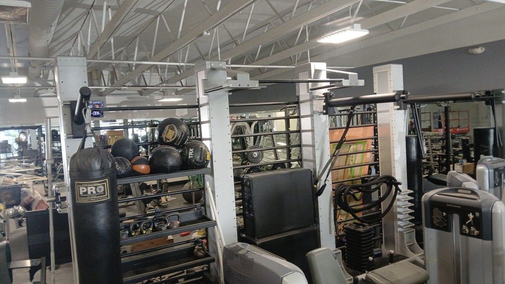 GYM EQUIPMENT BARGAIN!! ALL THESE ITEMS FIR ONLY $850 CALL NOW GREAT BARGAIN MAKE ME A DECENT OFFER!!