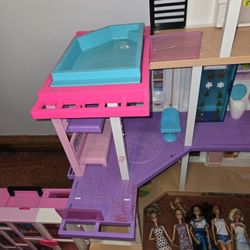 Barbie Dreamhouse And Accessories 