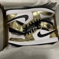 Jordan 1 Mid Metallic Gold