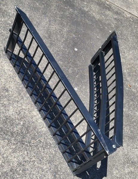 Aluminum folding ramp