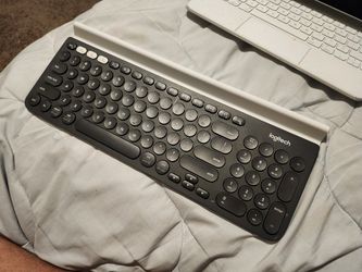 Logitech K780 Bluetooth Keyboard 