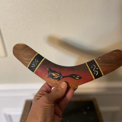 Australian Hand Painted Lizard Wooden Souvenir Boomerang