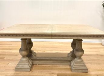 Restoration Hardware St James extandable dining table