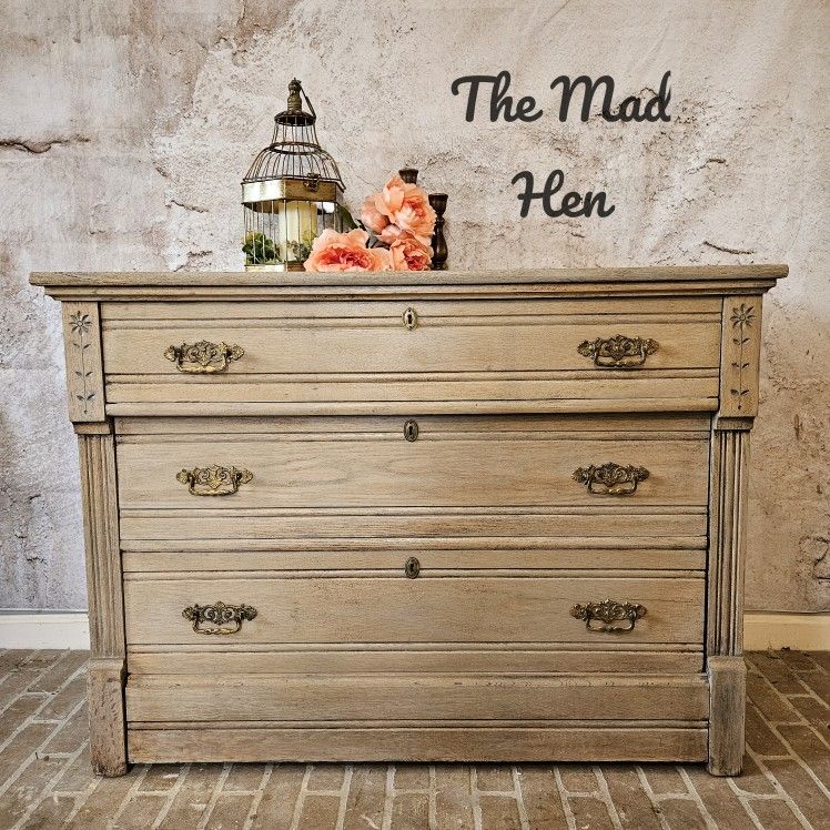 Antique Eastlake Style Dresser. Late 1800s, Early 1900s