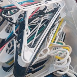 PLASTIC HANGERS 