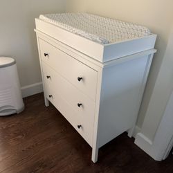 Dresser / Changing Table 
