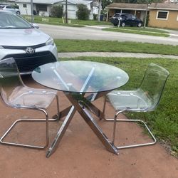 Dinning Table With 2 Chairs 