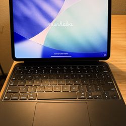 Apple iPad Pro 11” M5 WIFI + Cellular With Magic Keyboard 