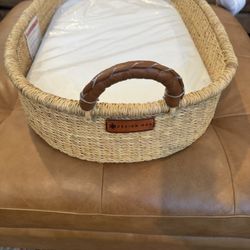 Design Dua Handwoven Changing Basket